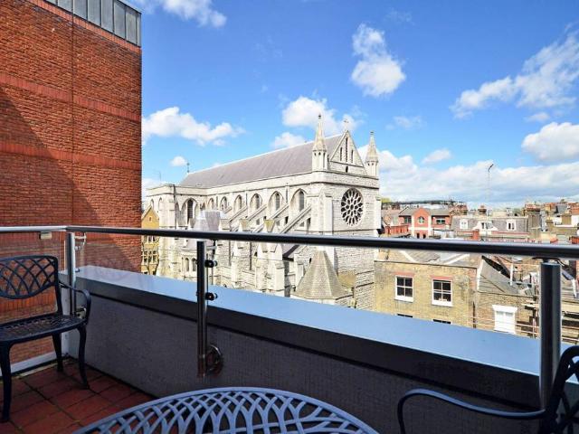 Flat for sale in Marylebone, Greater London