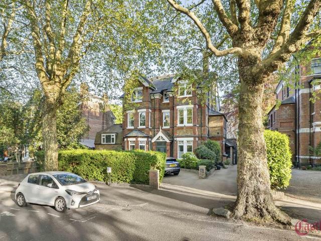 Flat for sale in Shepherd's Hill, Crouch End