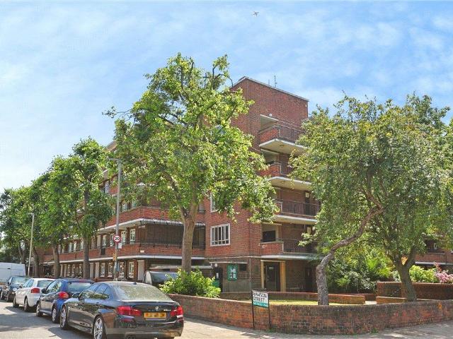 Flat for sale in Clapham Junction, Greater London
