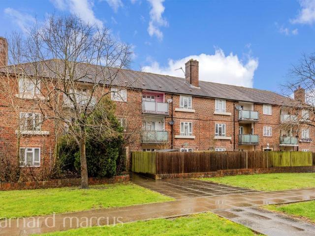 Flat for sale in Red Hill, Surrey