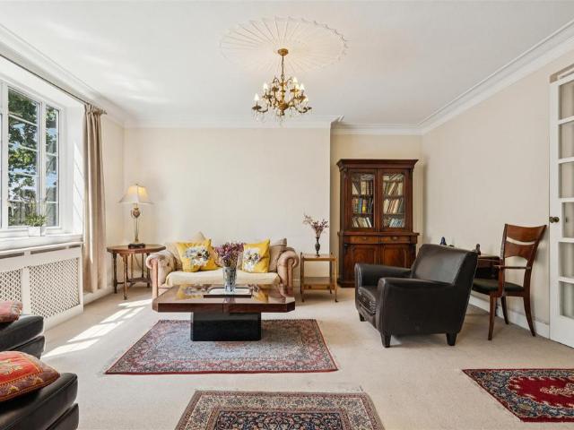 Flat for sale in London Borough of Hounslow, Greater London