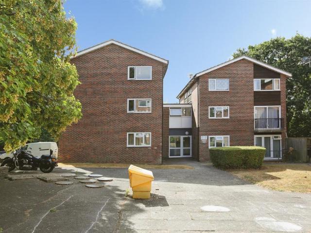 Flat for sale in Rowner, Middlecroft