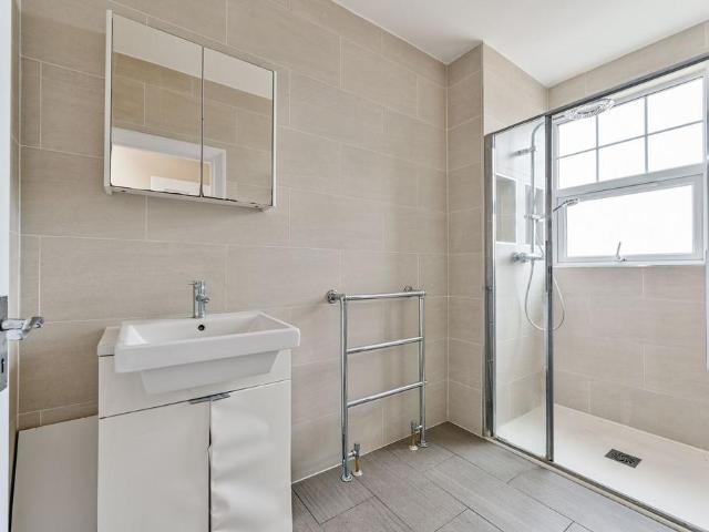 Flat for sale in Holloway, Lower Holloway
