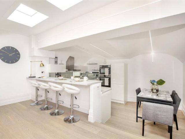 Flat for sale in Pimlico, Greater London