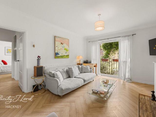 Flat for sale in Haggerston, De Beauvoir Town