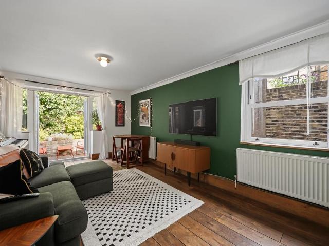 Flat for sale in West Hackney, Greater London