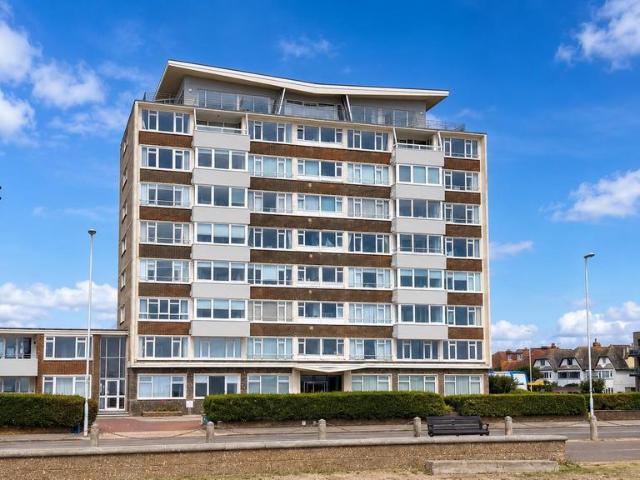 Flat for sale in West Worthing, Worthing