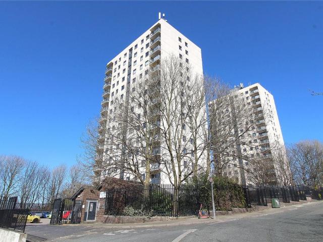 Flat for sale in Calderstones
