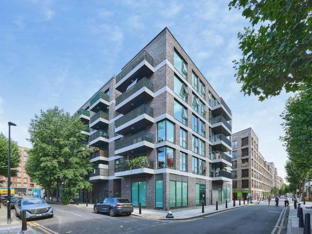 Flat for sale in Old Ford, Bow