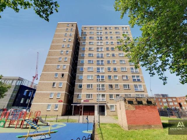 Flat for sale in Gascoigne Estate, Greater London