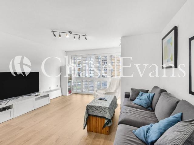 Flat for sale in Isle Of Dogs, Greater London