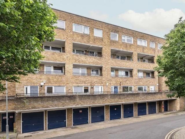 Flat for sale in Wandsworth, East Hill