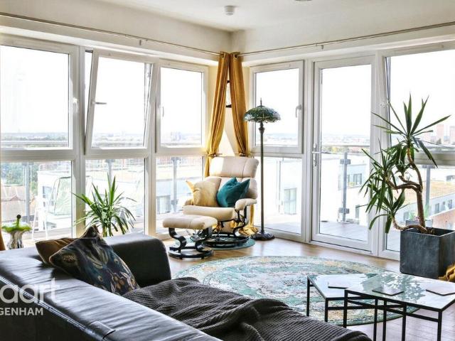 Flat for sale in Dagenham, Becontree