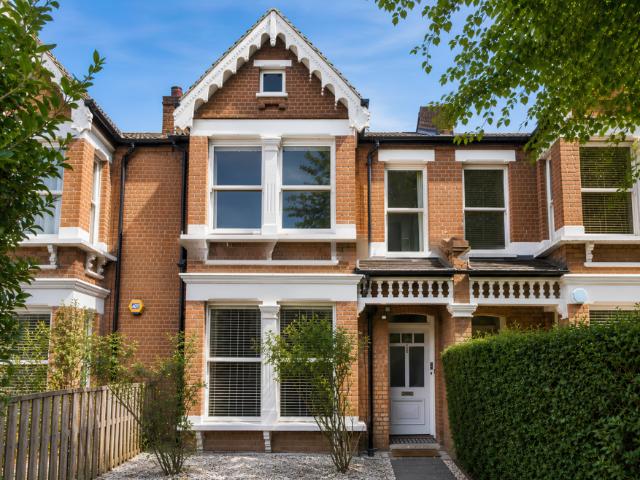 Flat for sale in Tulse Hill, Greater London