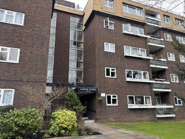 Flat for sale in Edgware, London Borough of Harrow