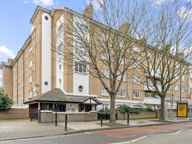 Flat for sale in Bethnal Green, Greater London