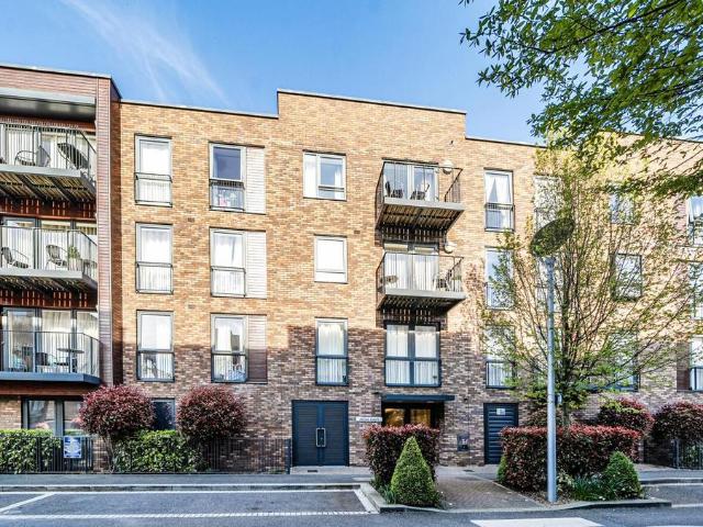 Flat for sale in Little Stanmore, Greater London