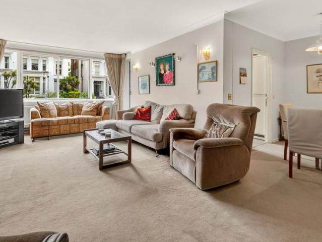 Flat for sale in Belsize Park, Primrose Hill
