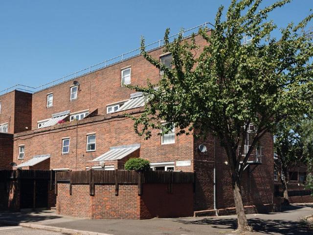Flat for sale in Archway, Greater London