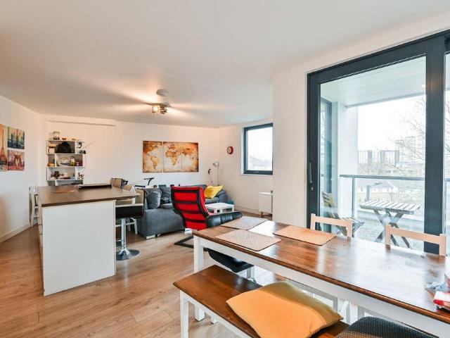 Flat for sale in Bermondsey, Greater London