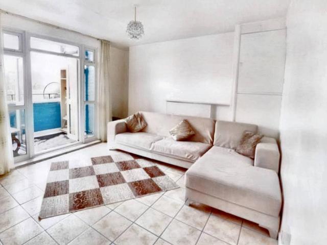 Flat for sale in Woodberry Down, Stamford Hill