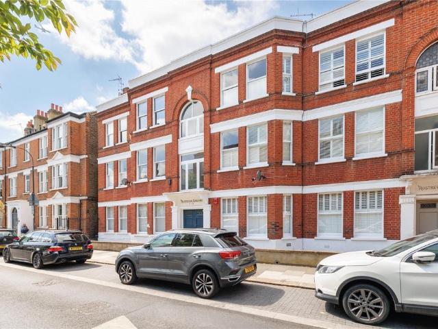 Flat for sale in Fulham, Greater London