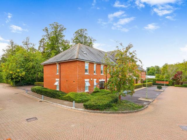 Flat for sale in Epsom, Epsom and Ewell