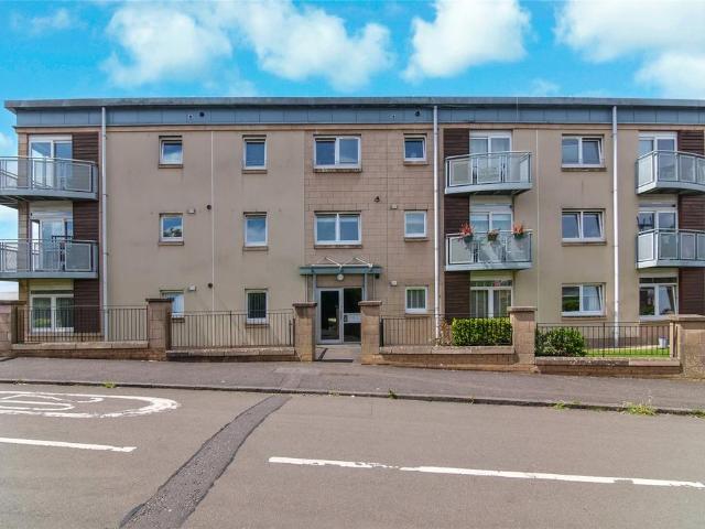 Flat for sale in Auldhouse, Scotland