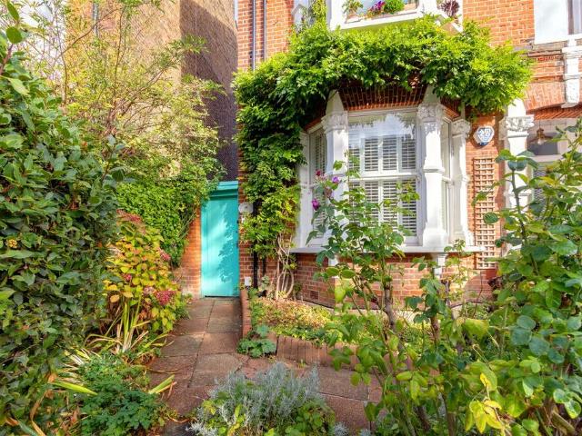 Flat for sale in Maitland Park, Greater London
