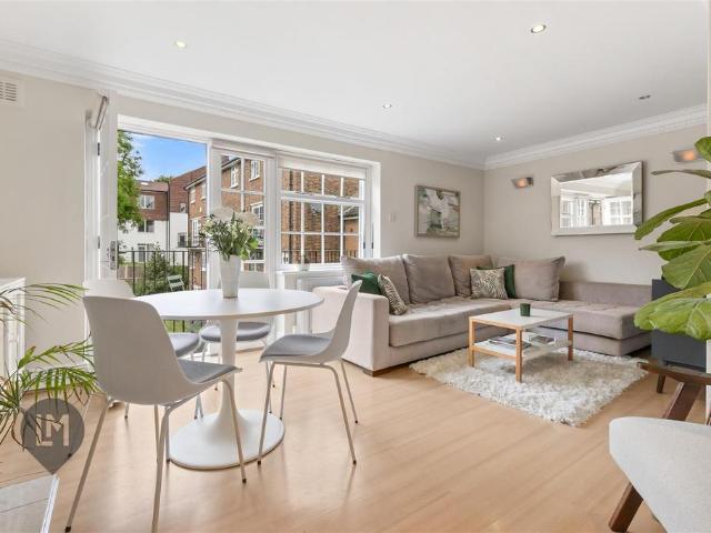Flat for sale in Southfields, Greater London