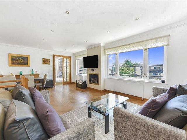 Flat for sale in Paddington, Greater London