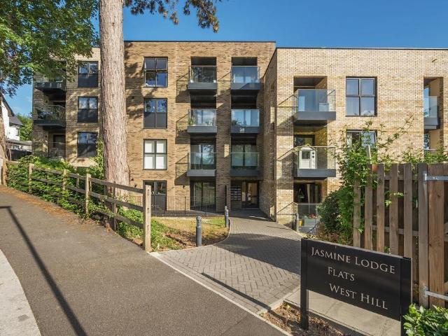 Flat for sale in Sanderstead, Sanderstead