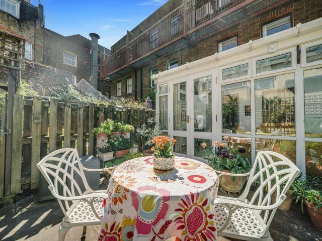 Flat for sale in Seven Dials, Bloomsbury