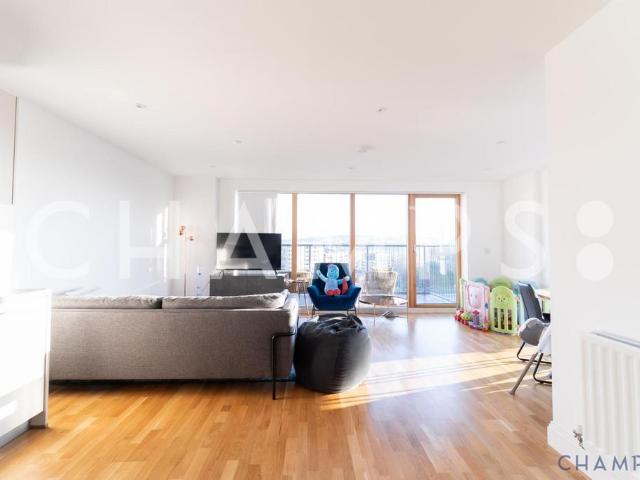 Flat for sale in Greater London