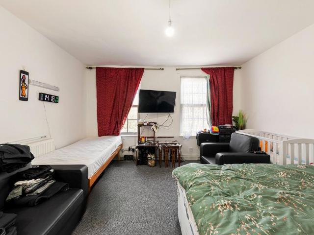 Flat for sale in Cockfosters, Isle Of Man