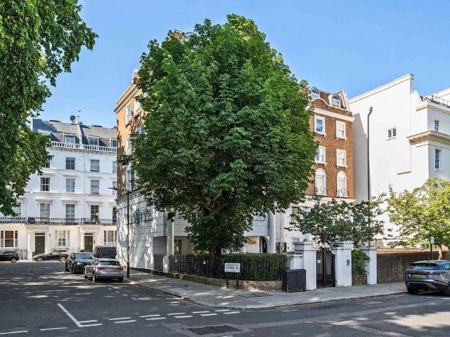 Flat for sale in Bayswater, Greater London