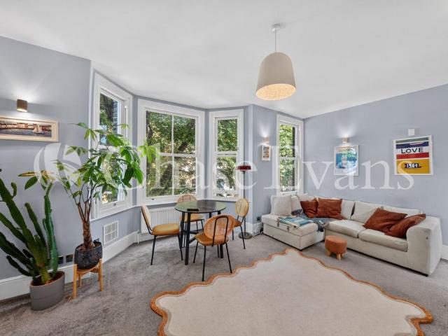 Flat for sale in Elephant and Castle, Greater London