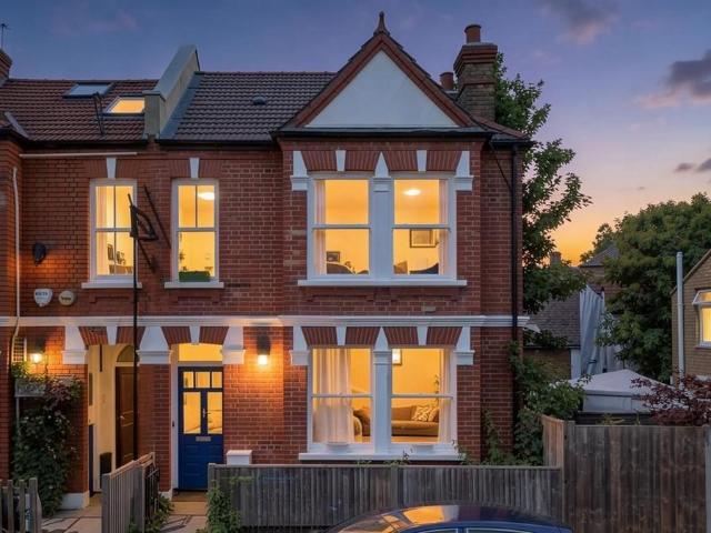 Flat for sale in East Dulwich, Greater London