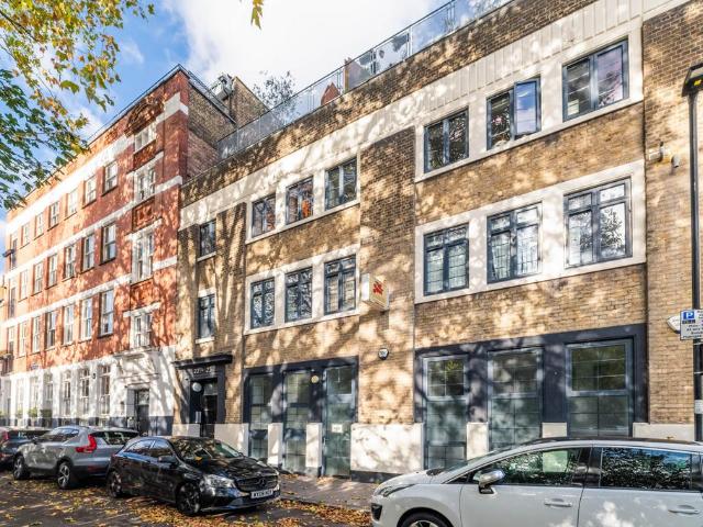 Flat for sale in Finsbury, Greater London