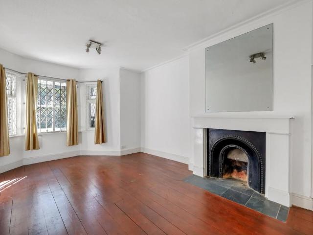Flat for sale in Wandsworth, Greater London