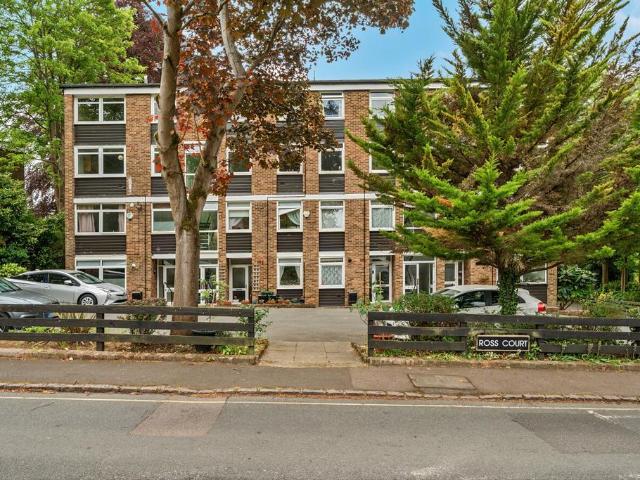 Flat for sale in Elmstead, Greater London