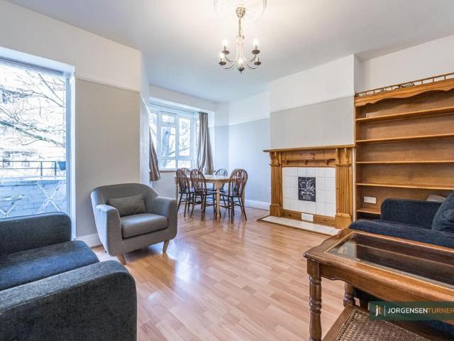 Flat for sale in Shepherd's Bush, Greater London