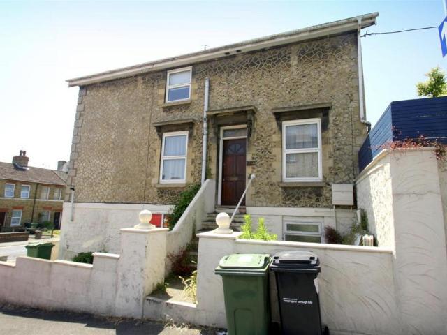 Flat for sale in Midway, Kent