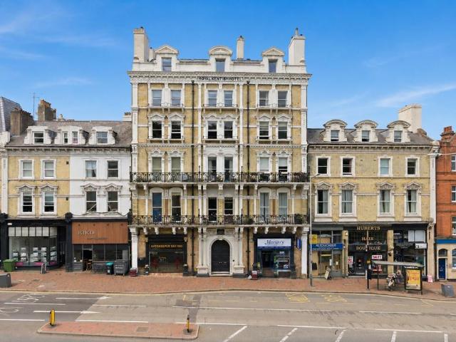 Flat for sale in Broadwater Down, Sandown Park
