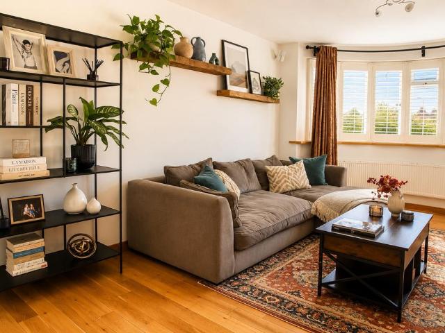 Flat for sale in Temple Fortune, Greater London