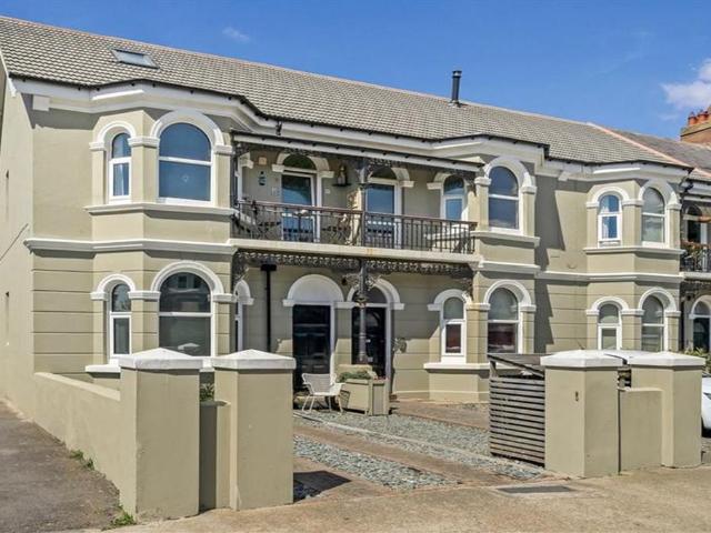 Flat for sale in Worthing, West Sussex