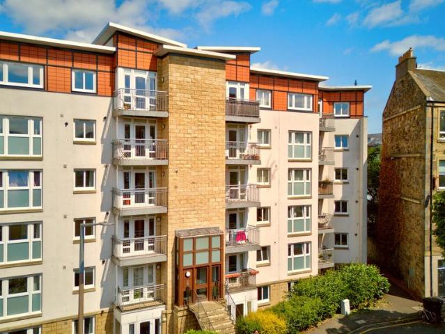 Flat for sale in Hillside, Leith