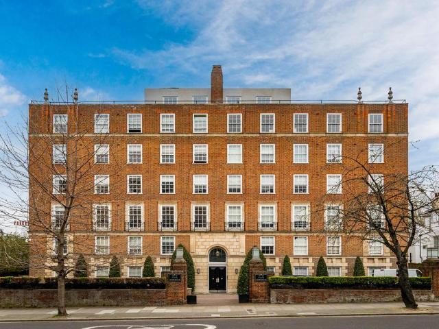 Flat for sale in St. John's Wood, Greater London