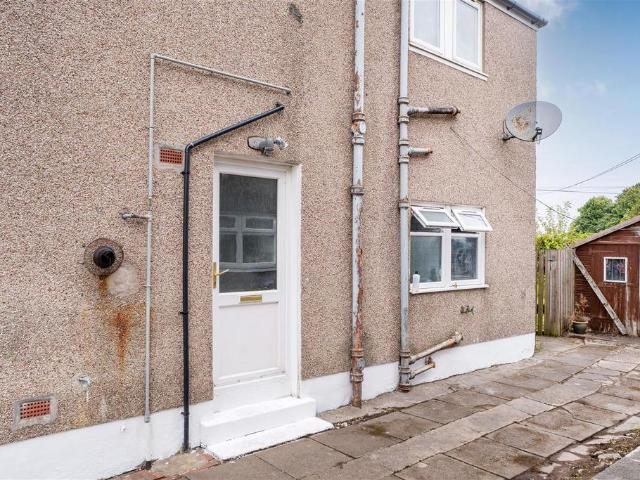 Flat for sale in Croftfoot, Scotland