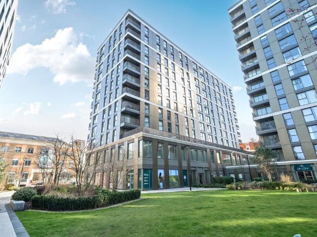 Flat for sale in Birch Green, Lower Halliford